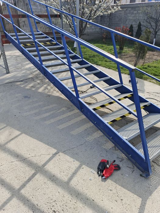 Scara metalica zincata industriala mezanin