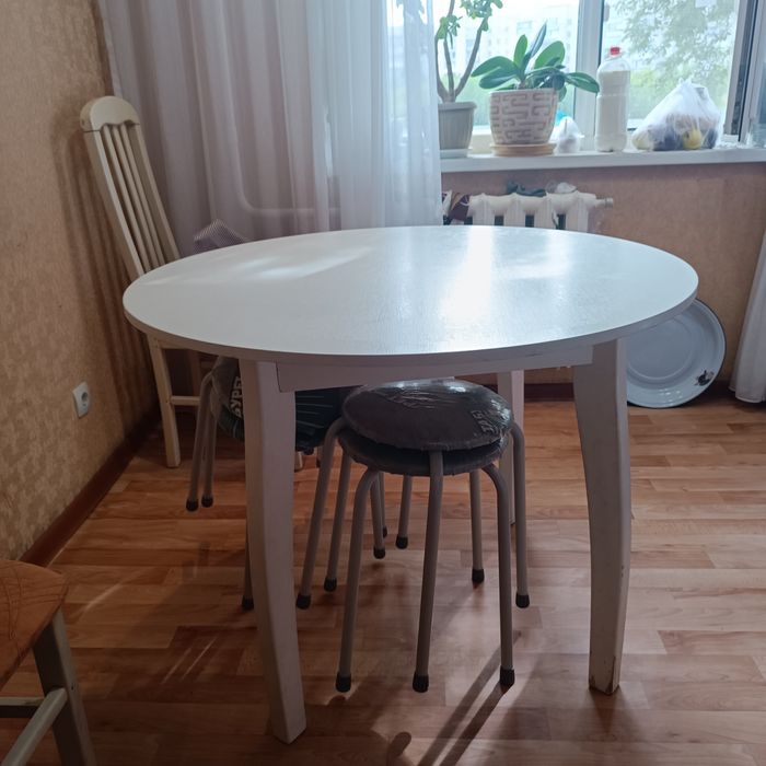 Продается кухонный круглый стол.