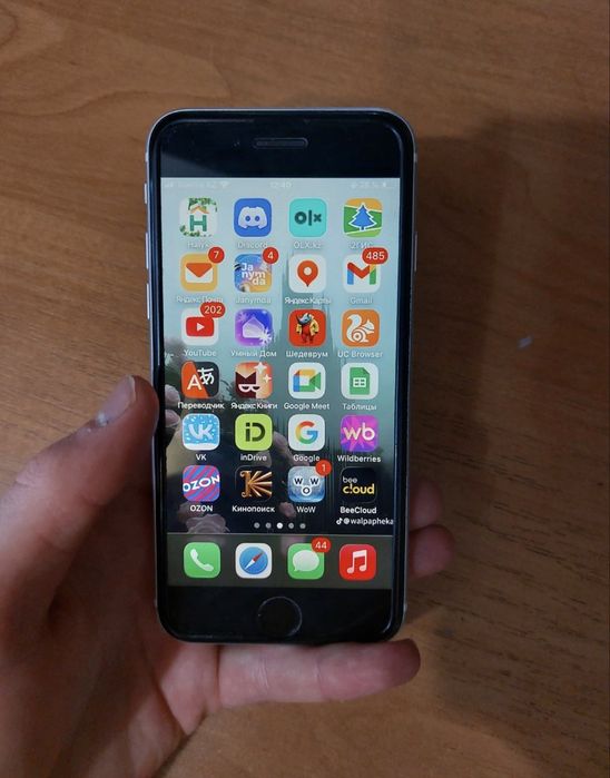 Продам iphone se 2020 на 128 гб