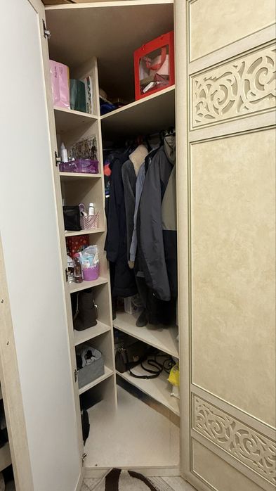 Шкаф угловой в идеальном состоянии