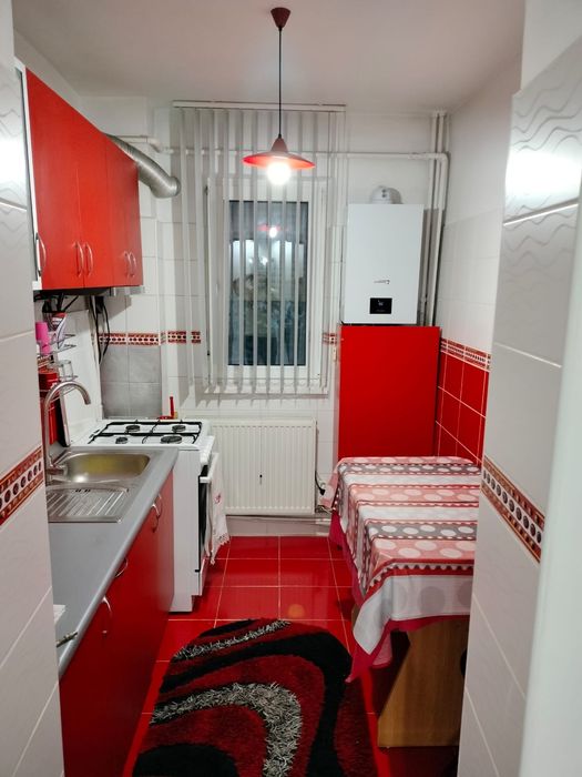 Închiriez apartament semidecomandat cu 2 camere