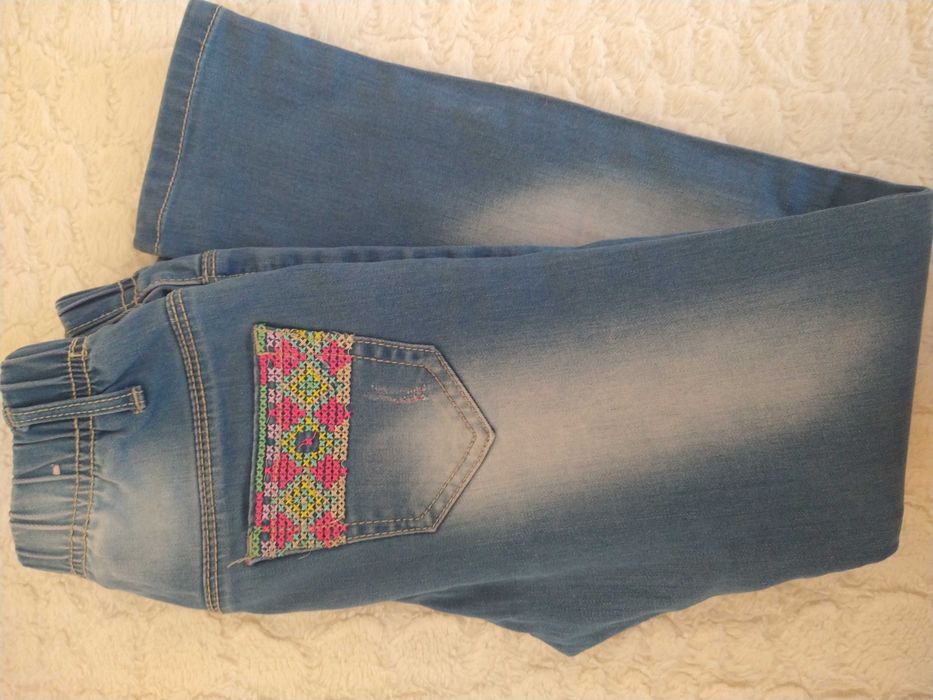 Модерни дънки за момиче