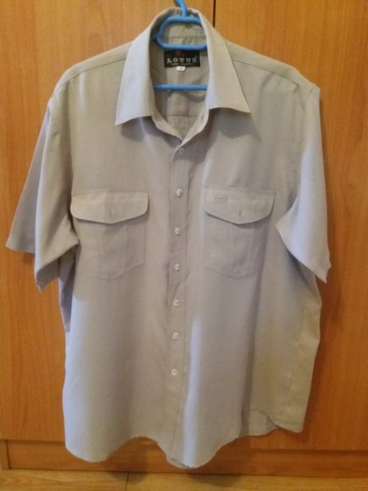 Vànd mai multe cămăși bărbătești