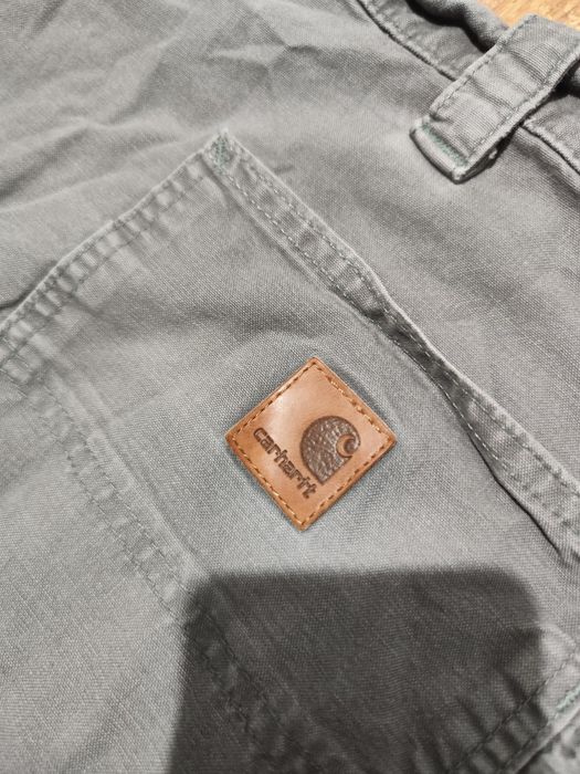 Pantaloni scurți Carhartt mărimea W44 (talie 56cm)