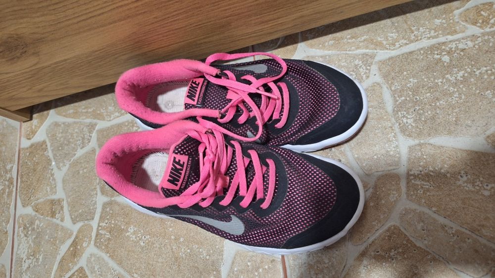 Adidsasi dama Nike 37,5
