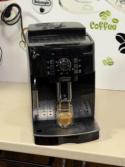 Кафемашина кафе автомат delonghi magnifica S с гаранция