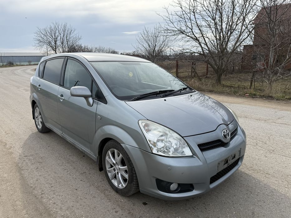 Toyota Corolla Verso 2.2 на части