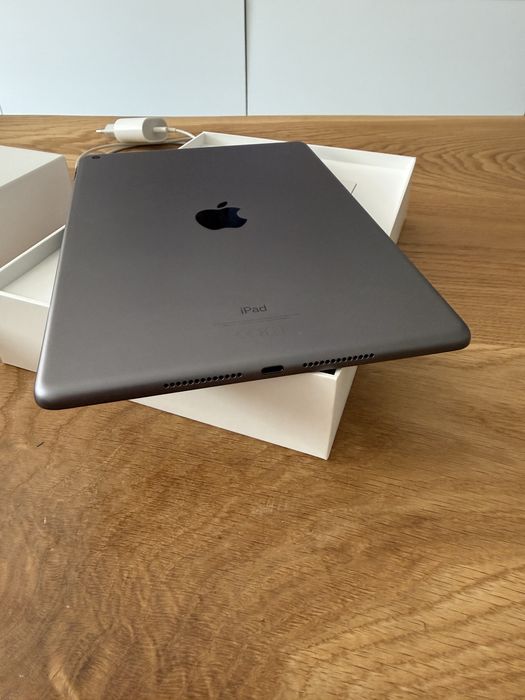 Ipad 10.2" 9th 64GB Wi-fi tableta  + tastatura logitech combo touch apple ca noua
