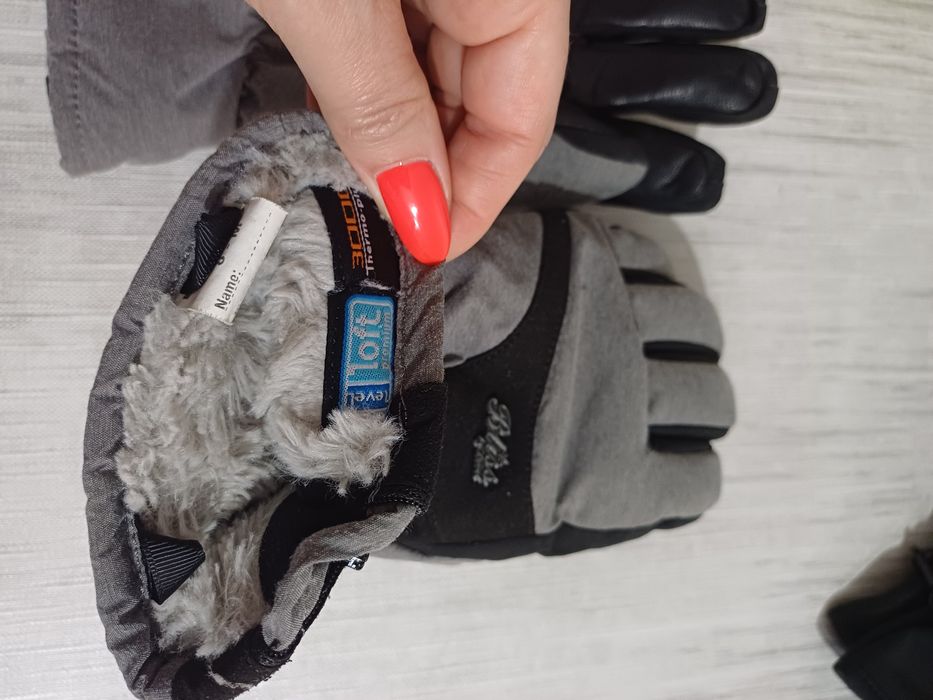 Ръкавици,очила/маска и насочени за ски или сноуборд