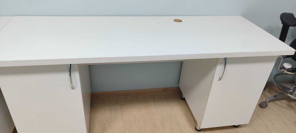 Продам белый стол