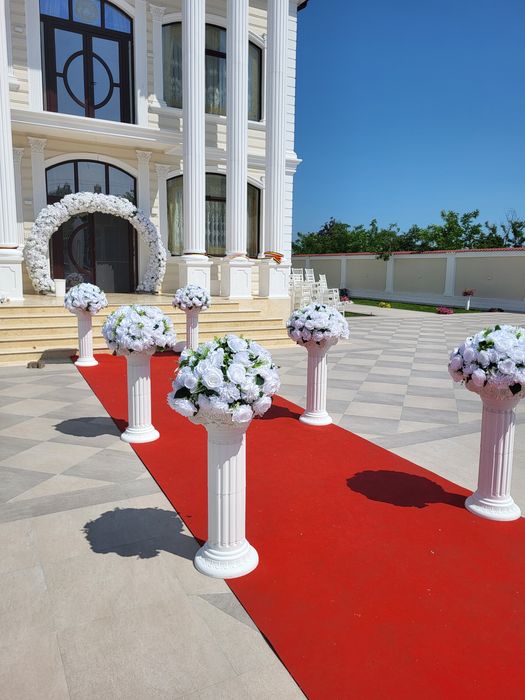 Inchiriez Corturi pentru Evenimente/Inchiriez Mese Rotunde/Scaune albe