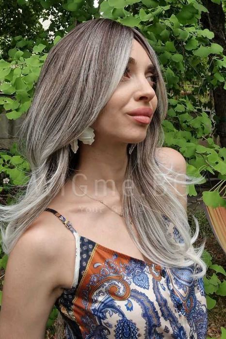 Дълга сребристо руса чуплива перука Силвър