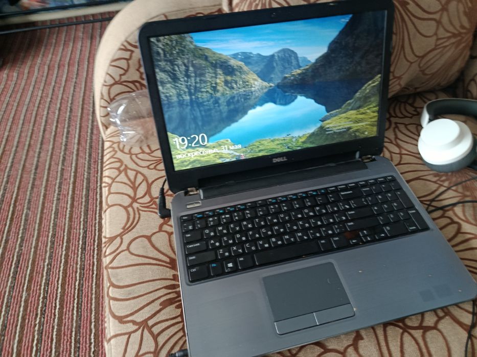 Ноутбук дел Dell для работы и учебв