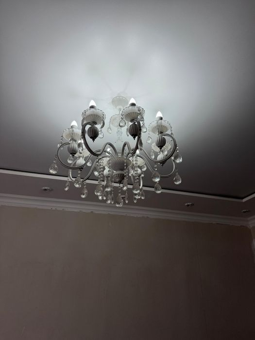 Продам люстры разные.