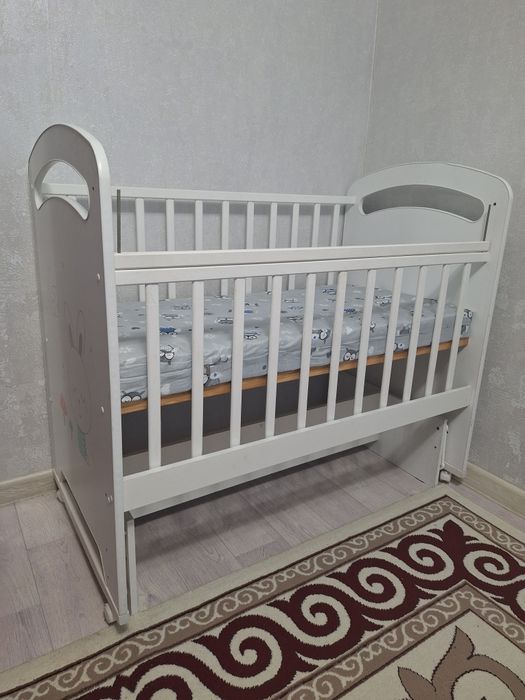 Детский кровать белого цвета