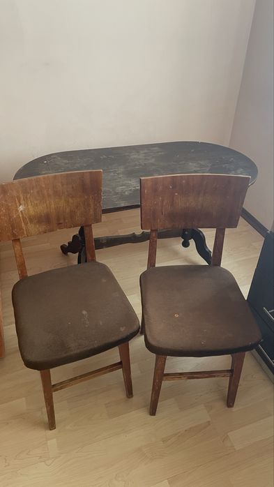 Подарявам маса и два стола