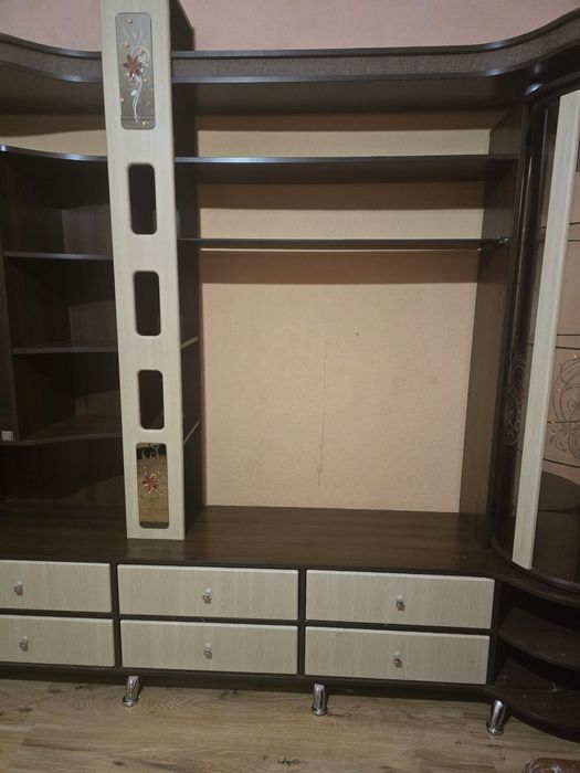 Стенка в отличном состоянии