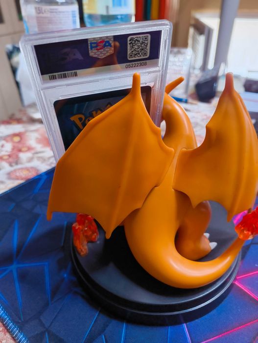 Pokemon Charizard фигурка и грейдната карта (реплика)