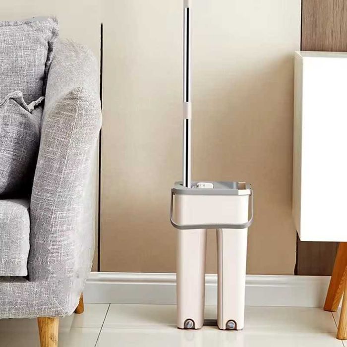 Практичен почистващ комплект с плосък моп