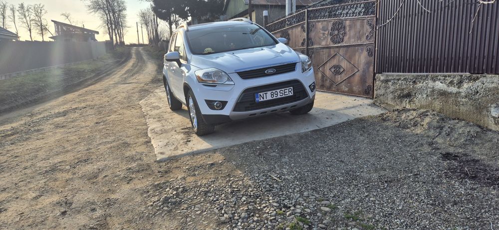 Vând Ford kuga 2012 luna a 12a