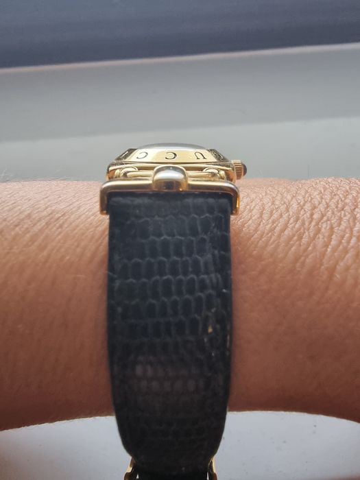 GUCCI Оригинален дамски часовник