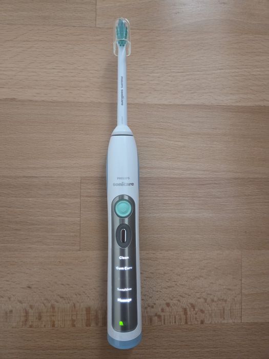 Vând periuța de dinți profesionala Philips Sonicare