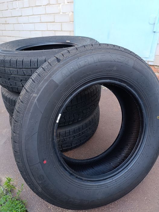 Резина все сезон 205/70 R15 новая