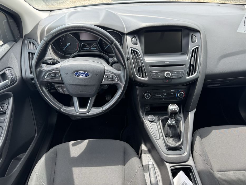 Vand Ford Focus Model 2017 cu 161000 km reali in strae impecabila !!