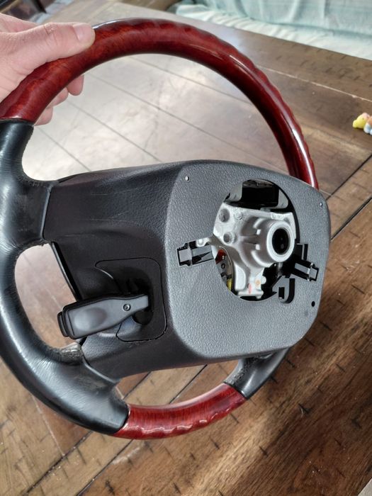 Продам руль от lx 570