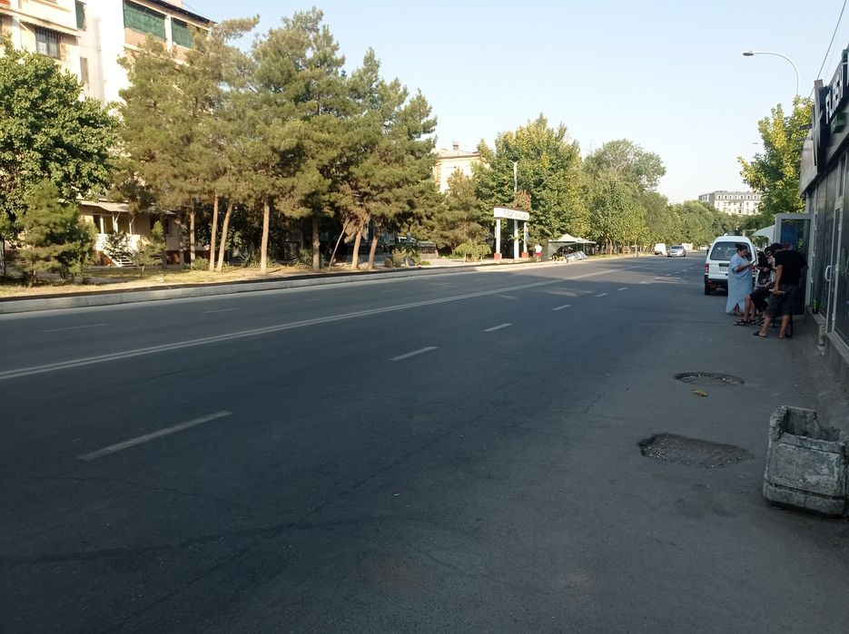 Срочно.Парк фуркат.Продаётся своя 3 /1/2  на 1 этаже