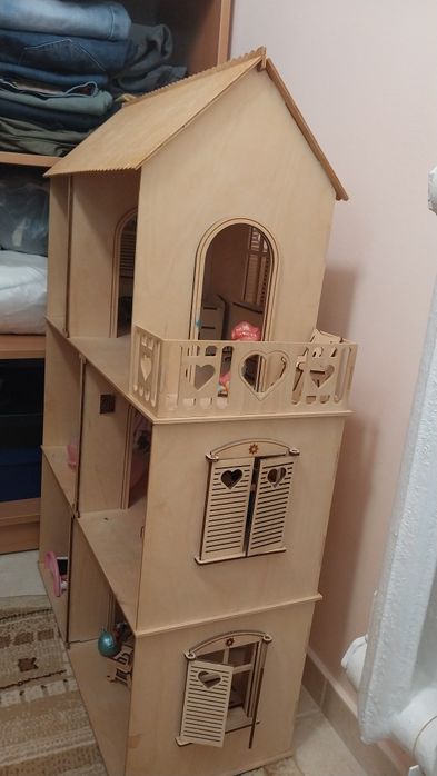 Домик для кукол с мебелью (частично)