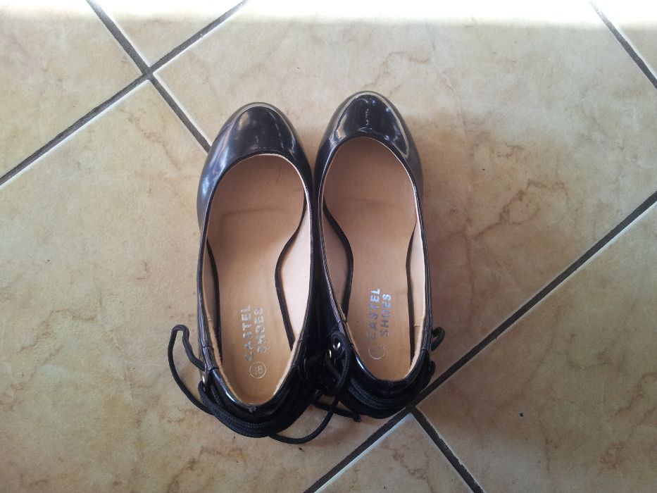 Pantofi cu talpa inalta