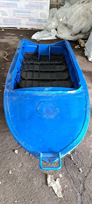 Продам лодку Вега