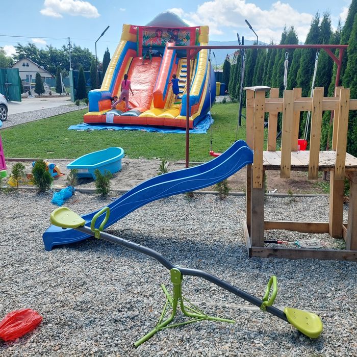 Tobogan gonflabil gicant de inchiriat și loc de joaca copii