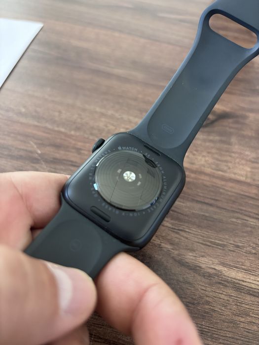 Срочно продам Apple Watch SE 2