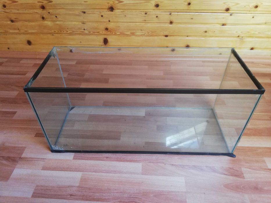 Vând acvariu pești 110 litri