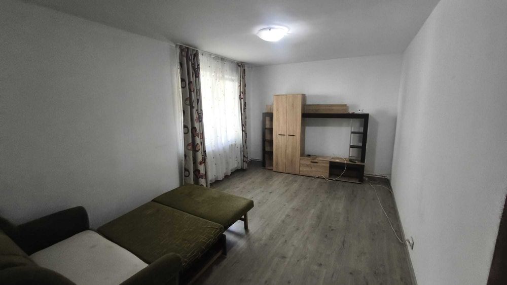 3 camere **80 mp – Ideal pentru 3 studente | Zonă foarte bună | Lângă școală și transport**- UNIRII
