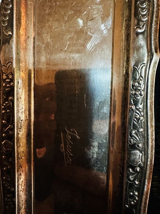 Piaptan cu oglinda si cu tavita si cu o sticla de cristal