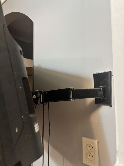 Телевизор с кранштейном