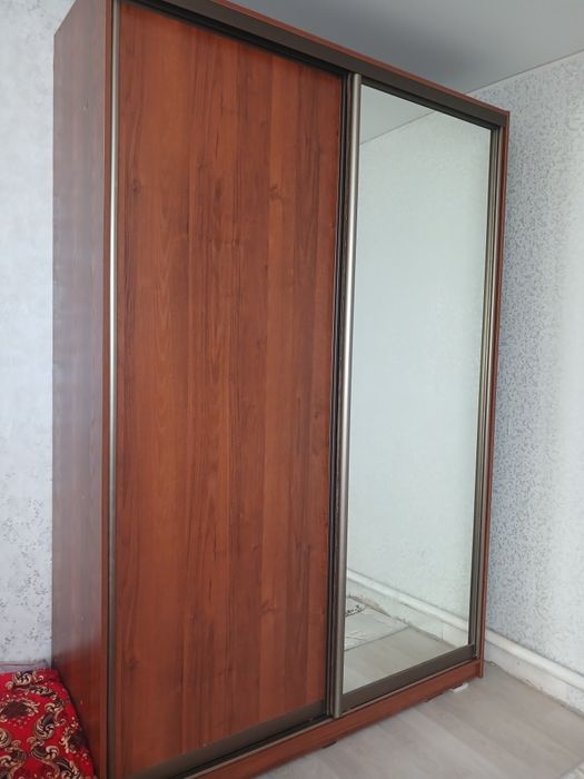 Большой удобный шифоньер