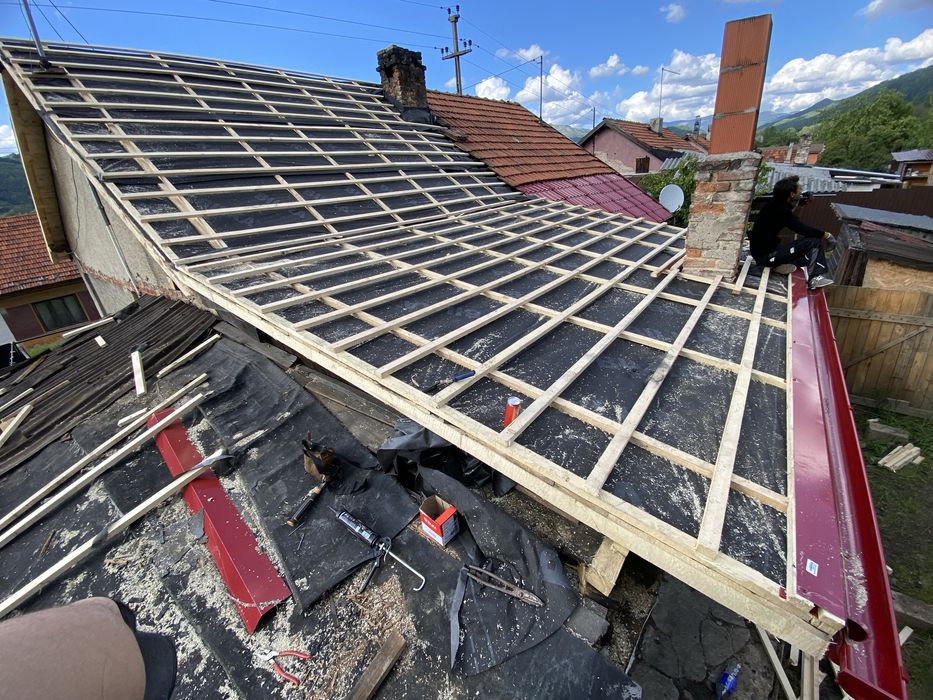 Reparatii acoperisuri montaj tigla metalica dulgherie jgheaburi terase