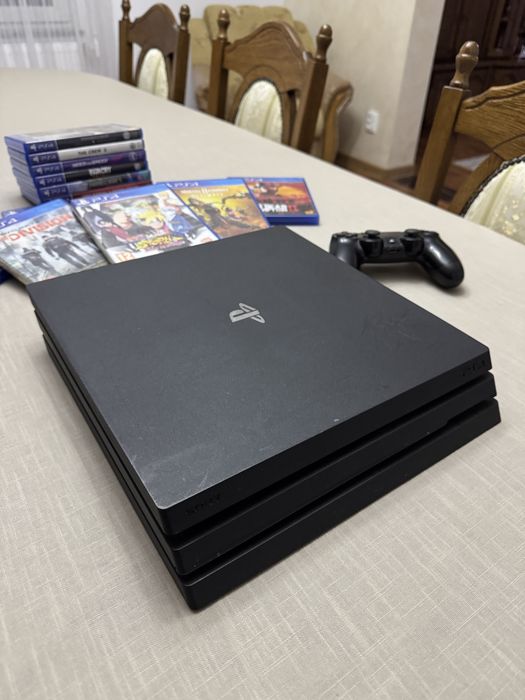 Ps4 pro perfect functional cu 13 jocuri și maneta