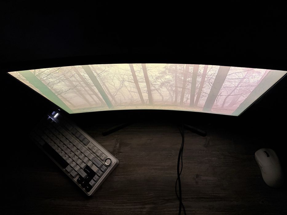 Монитор Samsung C24F396FHI черный