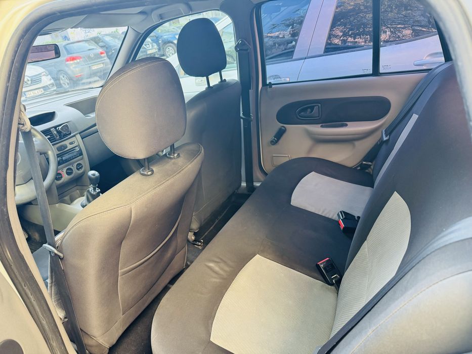 Inchirierz mașina  GLOVO TAZ WOLT BOLT FOOD Rent a car ieftin
