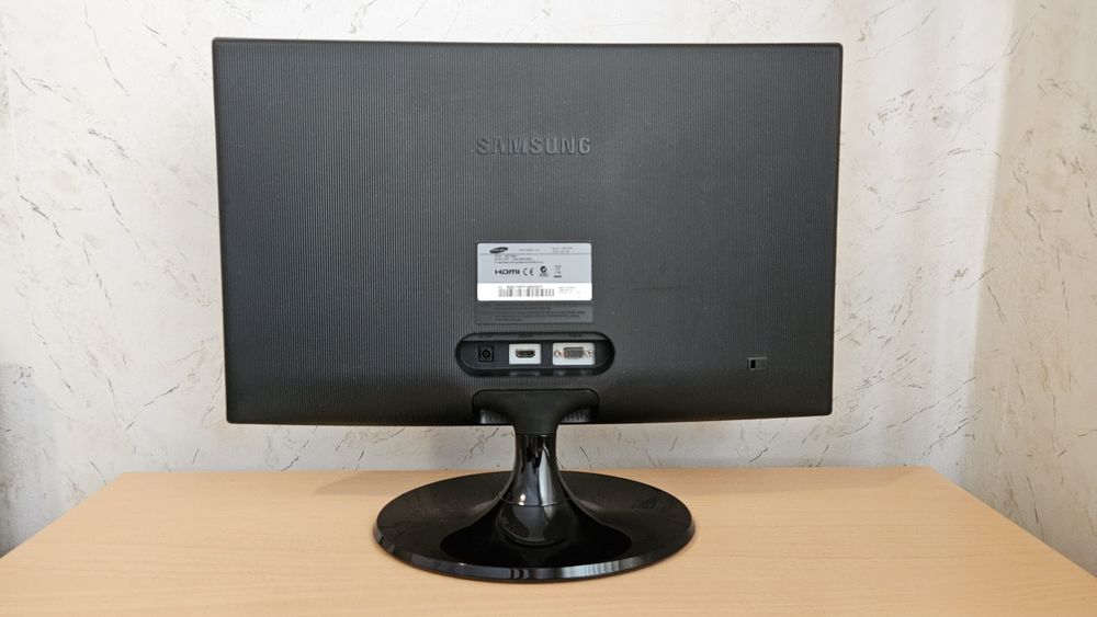 Монитор 22" Samsung S22C300H (Full HD, HDMI) – Без никакви забележки!