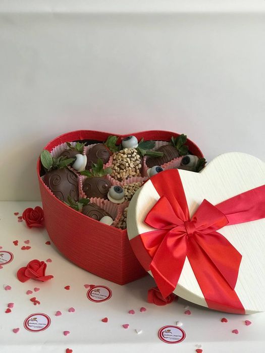 Клубника в шоколаде Астана