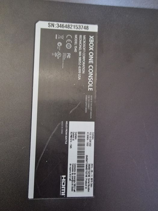 Pachet Consola Xbox One 500 GB, 1 kinect, 2 manete si 15 cd-uri cu jocuri