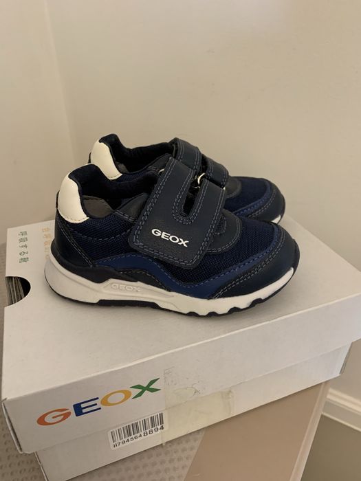 Продам детские кроссовки 22 р