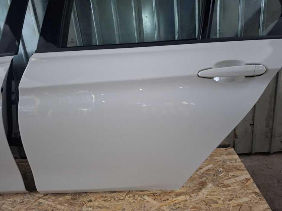 Usa Stanga Fata BMW F30 F31 Spate F30 culoare A300  cu macara și geam