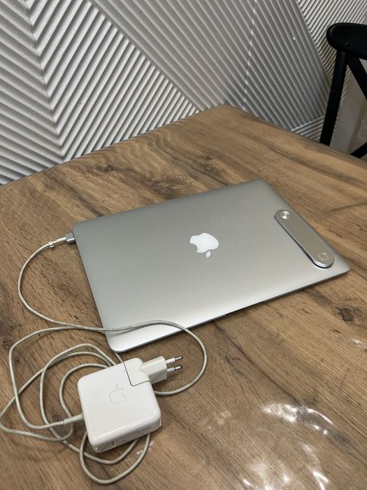 Продам MacBook Air 2015